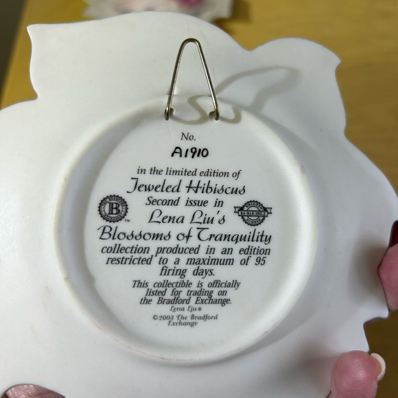 Lena Liu’s Blossoms of Tranquility Set of Four Hummingbird Wall Plaques - Picture 10 of 12